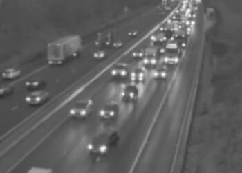 M1 grinds to a halt at Luton Airport due to broken down lorry with 60-minute delays and 6.5 miles of congestion