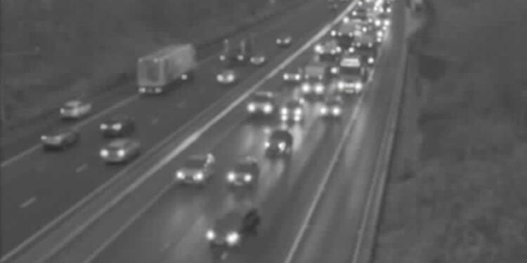 M1 grinds to a halt at Luton Airport due to broken down lorry with 60-minute delays and 6.5 miles of congestion