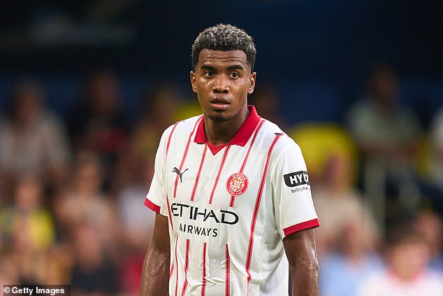 Championship Birmingham City are in talks to sign Jhon Salis on an initial loan from Girona