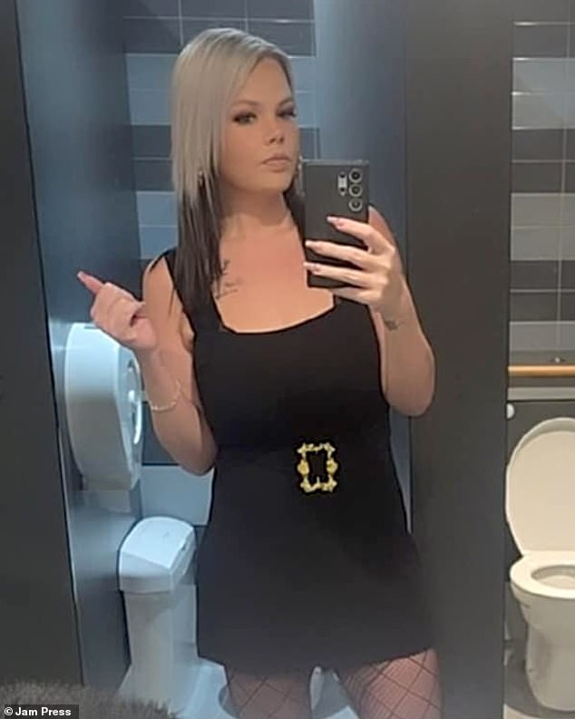 Ms Jones says that she was addicted to food before the op