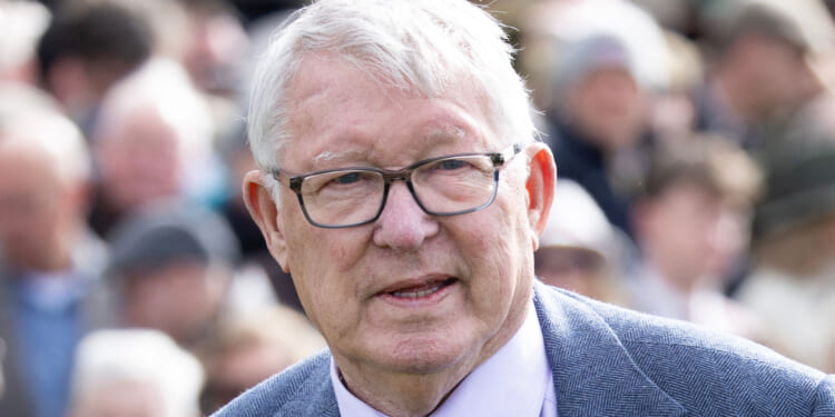 Sir Alex Ferguson receives offer to go on controversial podcast as Man Utd legend keeps Chelsea icon waiting