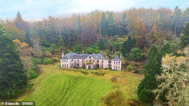 Set in stunning natural woodland on the Ross of Mull Peninsula, the home was purchased by Collins in the mid-80s - but proved a controversial property for the pop stars