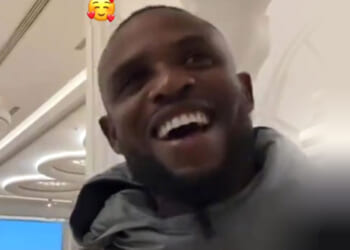 Premier League star tells fan he wants to join Man Utd as supporters joke 'and I want to date Jessica Alba'