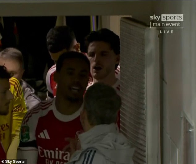 Gabriel Magalhaes had to come between the pair to try and defuse the tunnel argument