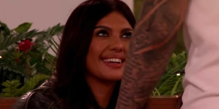 Watch Love Island’s Belle set her sights on All Stars bombshell Scott in snogging game