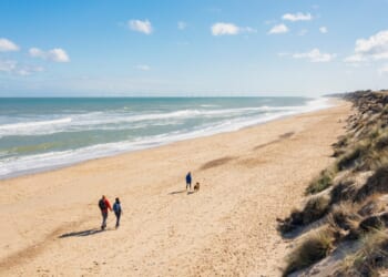 The English seaside village that is better to visit in winter with seal beaches and 300-year-old pub