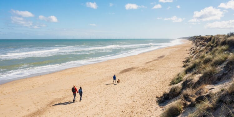 The English seaside village that is better to visit in winter with seal beaches and 300-year-old pub