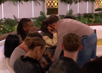 Love Island boy snogs THREE girls in villa leaving Helena fuming