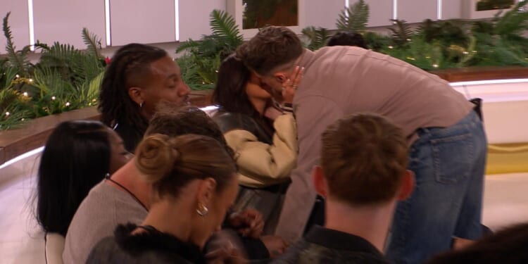 Love Island boy snogs THREE girls in villa leaving Helena fuming