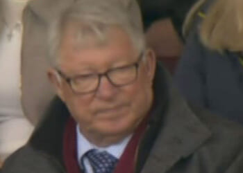 'Help us please' - Man Utd fans urge former star sat next to Sir Alex Ferguson to come and save their season