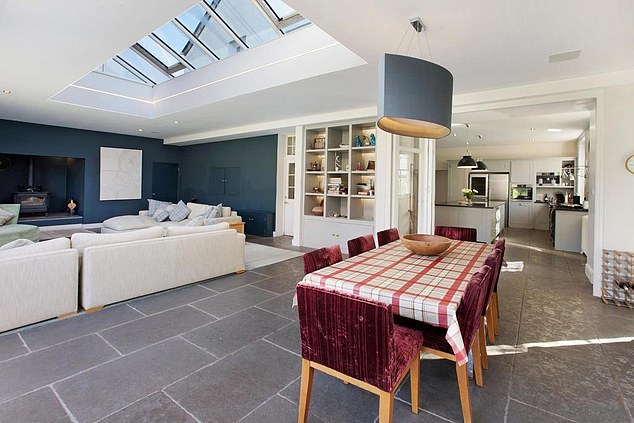 Edmonds lived there after his divorce from second wife Helen Soby and amid the success of Deal or No Deal