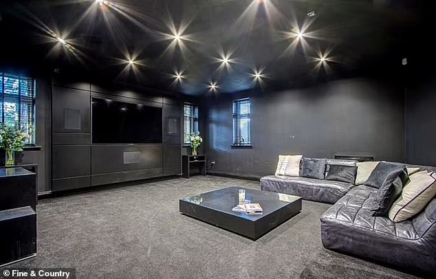 Charlotte Dawson's monochrome cinema room proved that it's not just light neutrals that celebs reach for