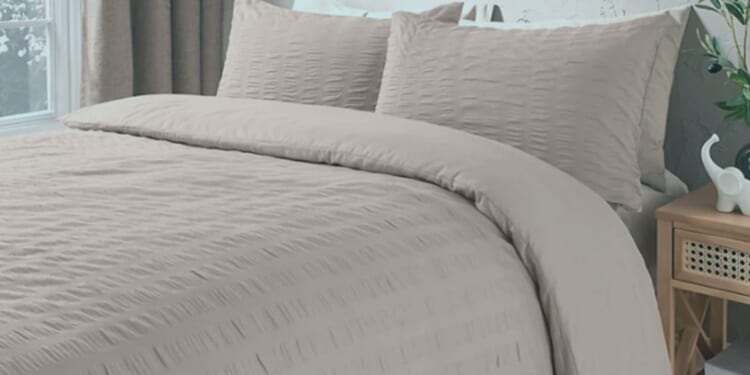 Thrifty shoppers go totally wild after spotting four-star bedding slashed to less than £2 in local supermarket