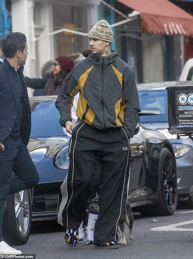 He completed the look with a pair of quirky Looney Tunes Uggs and a beige graphic-print beanie