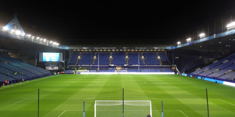 Crisis-hit EFL club 'in talks over hosting world-title fight' at 35,000-capacity stadium