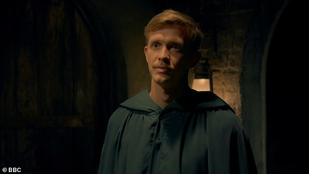 In her exit speech, Roxy proved she was hopeless at the game as she told the camera she would love Rachel Duffy or Stephen Libby to win, mistakenly believing them to be Faithfuls