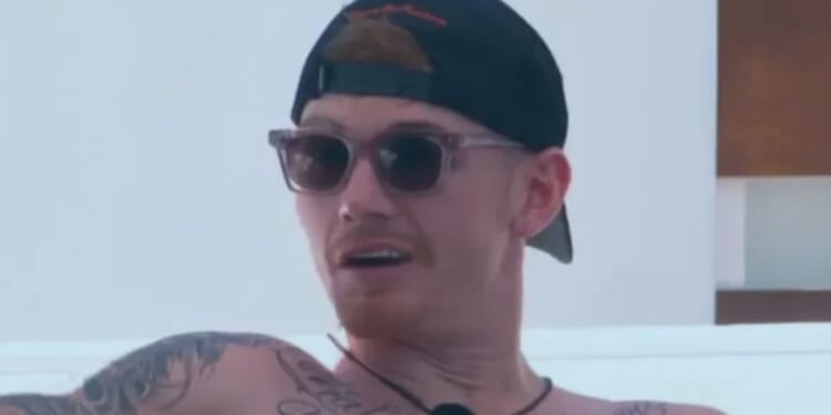 Love Island fans accuse boy of 'faking feelings' as he ends romance in shock U-turn