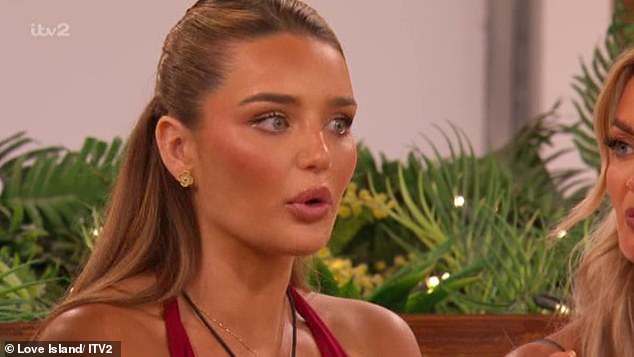 The blonde beauty wants to try spark a romance with Ciaran Davies and has sworn off Scott van-der-Sluis as a 'busybody'