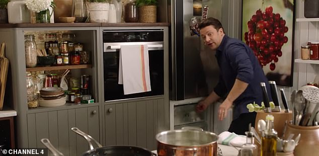Jamie, who showed his real kitchen in a cooking show during the pandemic, set up a cosy atmosphere