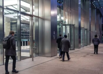 Night shift workers see just 29 minutes of daylight on a working day, new study finds