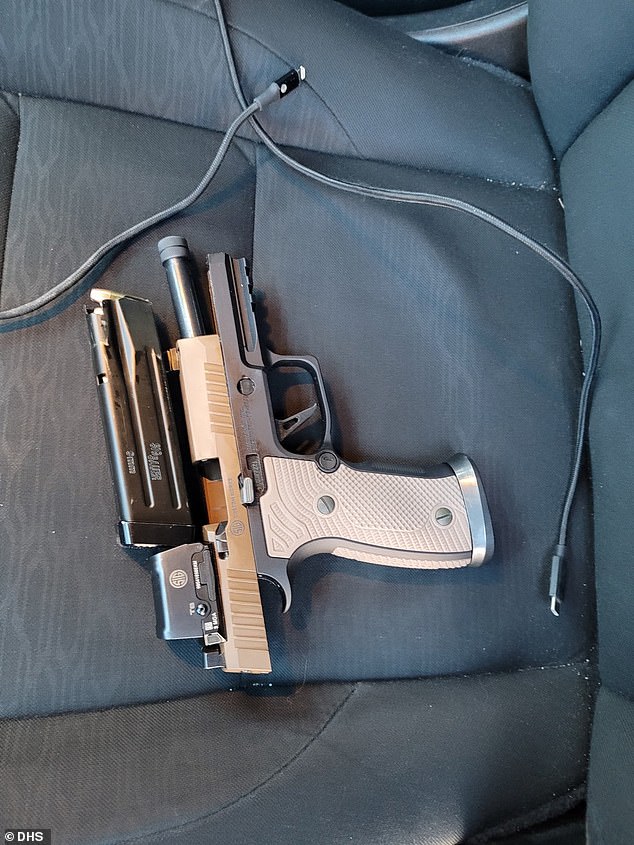 This is the Sig Sauer P320 semi-automatic rifle that authorities say Alex Pretti was carrying at the time of the fatal shooting