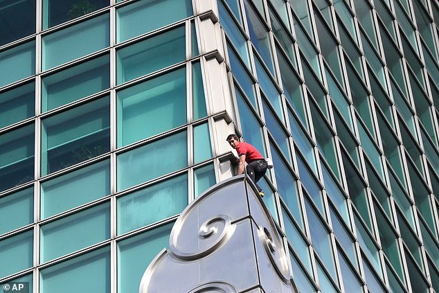 Honnold only received a 'mid six-figure sum' for doing the stunt without ropes live on Netflix