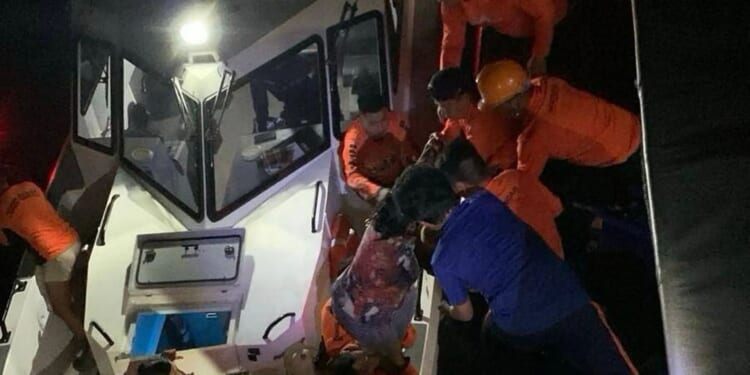 15 dead and 28 missing after ferry with 350 onboard sinks in the Philippines as hospitals overwhelmed with passengers