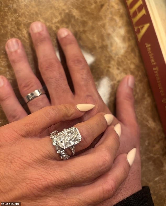 The ring appears to be the same ring he gave to his ex wife just four months ago.