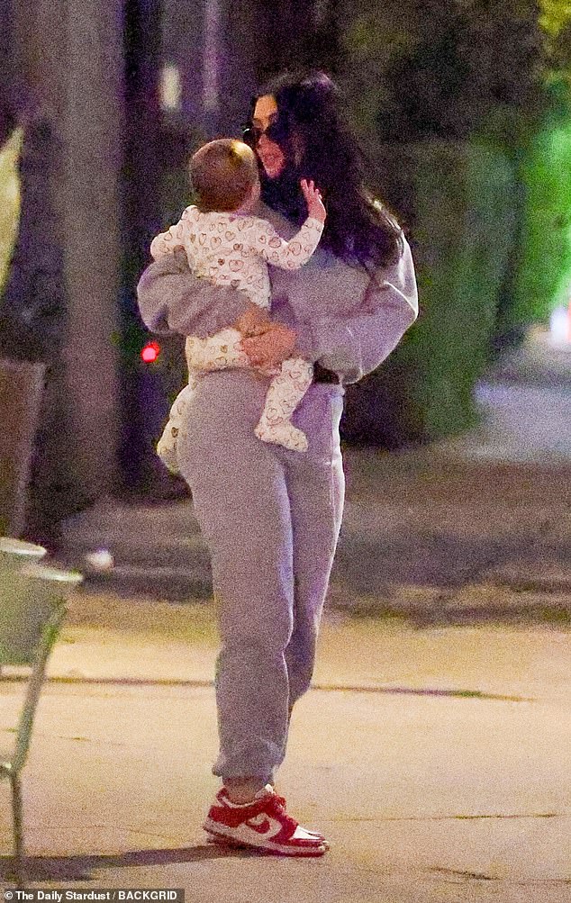 Fox covered her curvy figure in a coordinating gray sweatsuit