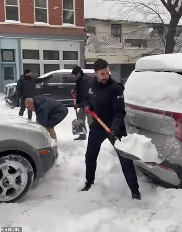 While out on the streets of Brooklyn, many took to social media to mock the Democratic-Socialist mayor's shoveling form