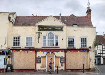 One thousand pubs face closing doors for final time as they struggle with 'perfect storm' of higher costs