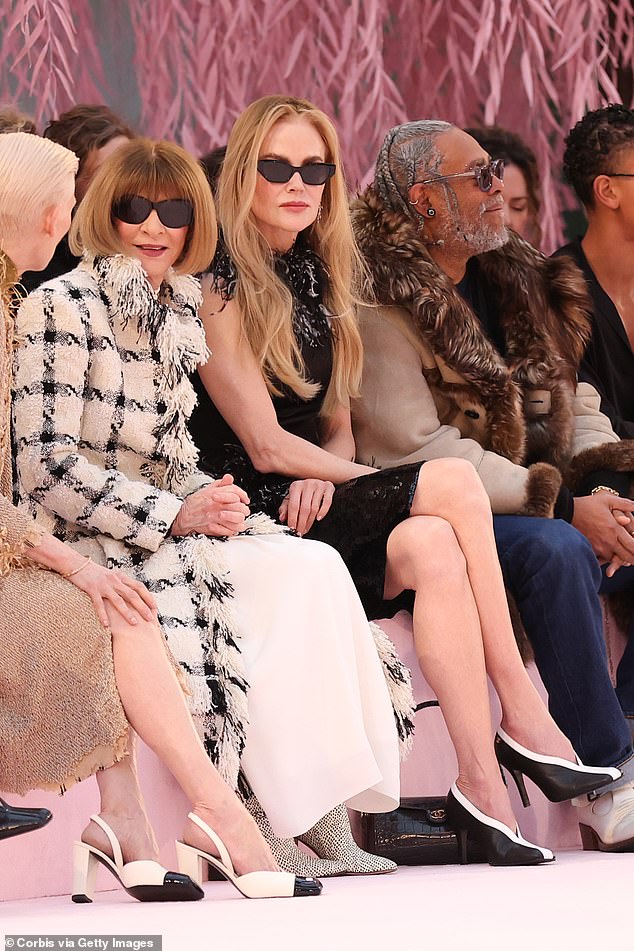 Nicole was sat next to fashion royalty Anna Wintour