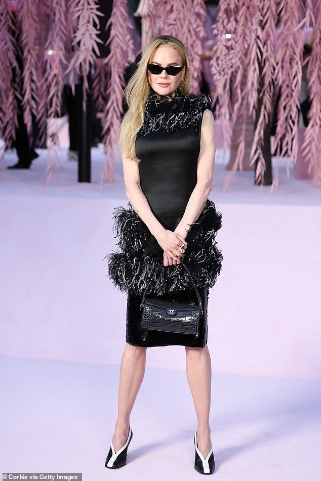 She added a classic quilted shiny Chanel bag to her look