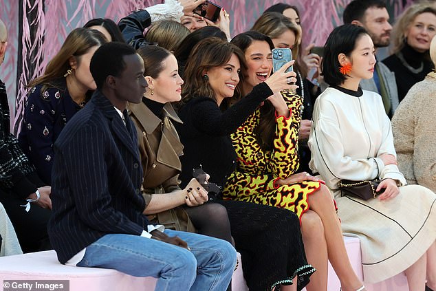 Penelope snapped a selfie with Dua