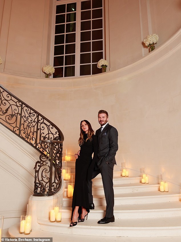 The couple looked every inch the superstar pairing as they posed on the stairs