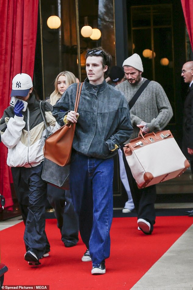 Cruz meanwhile wore a large orange tote bag from his mum Victoria's brand - which retails at £1,190