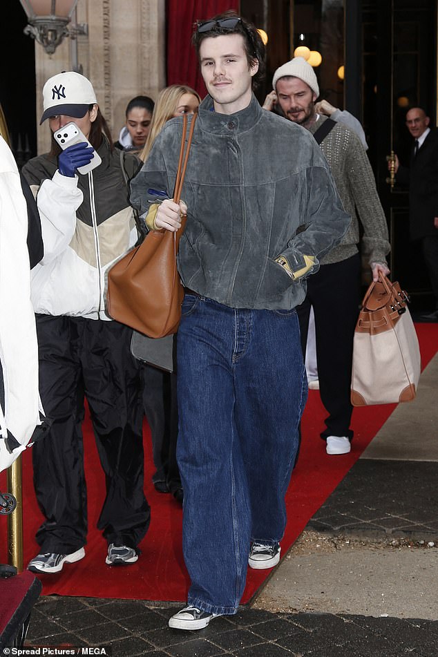 Cruz also carried a stylish handbag