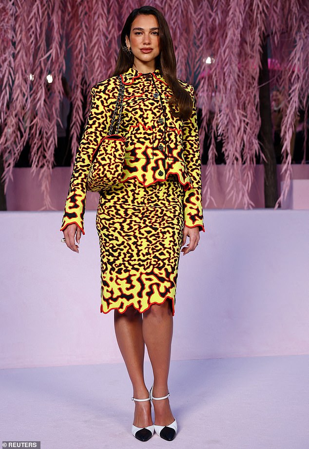 Dua Lipa poses at the Chanel Haute Couture Spring/Summer 2026 collection show in Paris