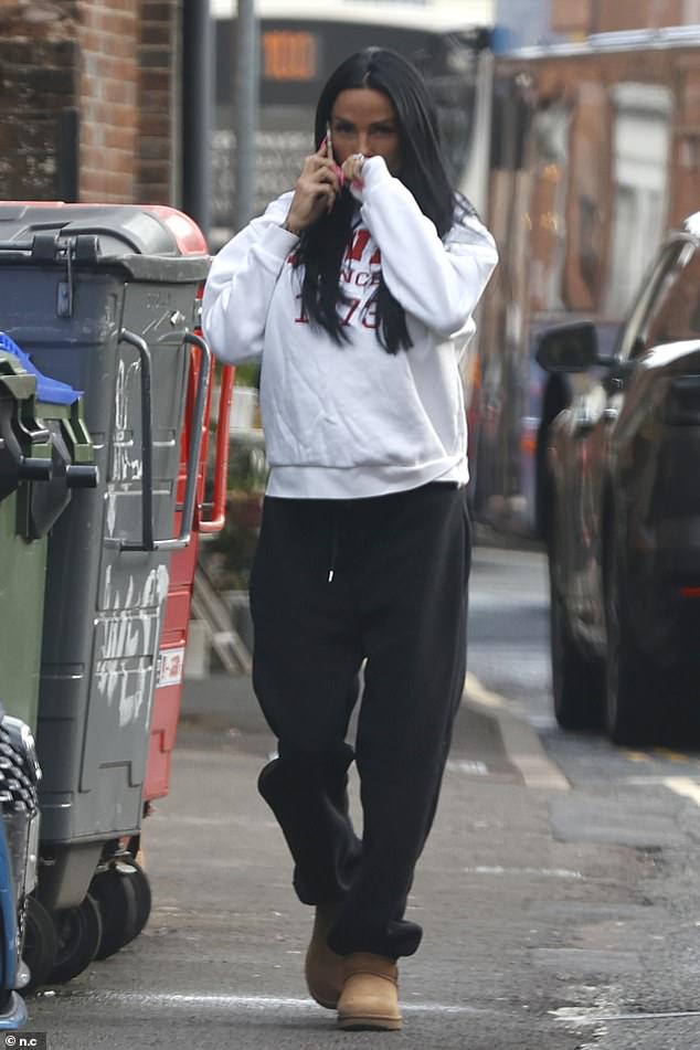 Katie had previously bragged on social media that Lee splashed out £180,000 on a brand new Ferrari for her in Dubai