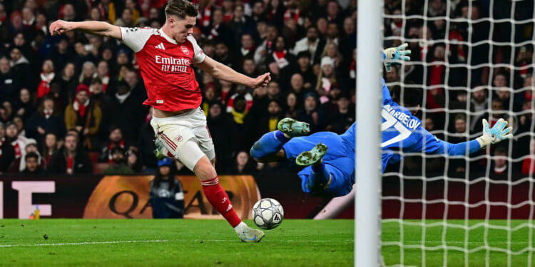 'Missing that takes talent' - Arsenal fans stunned as Gyokeres misses from three yards and ball goes out for a throw-in