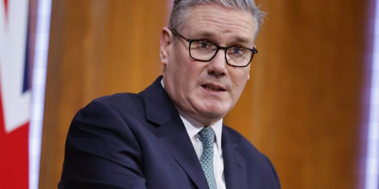 Starmer claims US security services agree with UK's Chagos deal despite Trump 'stupidity' claim