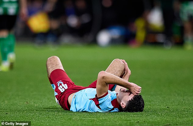 Shaqueel flew into aerial challenge and his awkward landing immediately brought on the medical team