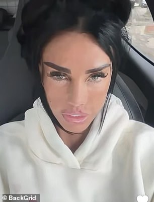 The mother-of-five's look appears to be enhanced using artificially generated fake lashes and a pumper pout