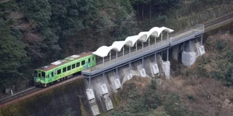 The world's loneliest train station that has no entrance or exit