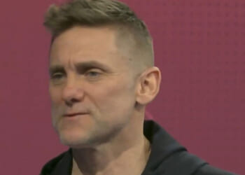 ‘Truly atrocious fit’ - Fans poke fun of Rob Green’s outfit live on Sky Sports for Chelsea vs West Ham clash