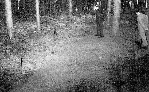 PC Brian Cresswell of Suffolk Police examining a triangle of marks with Capt. Mike Verrano in Rendlesham Forest after daybreak on the morning of 1980 December 26