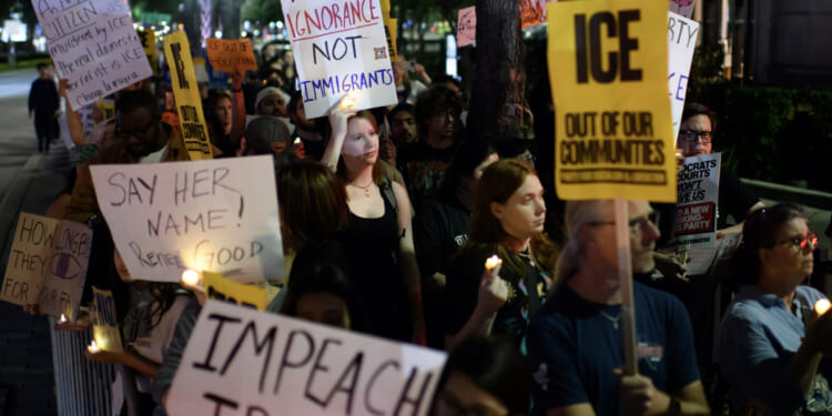 After Minneapolis, Democrats Revive ‘Abolish ICE’