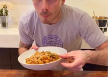 Brooklyn Beckham has been mocked by fans as he returned to social media to cook his special spaghetti bolognese dish - without spaghetti - following his scathing attack on his parents