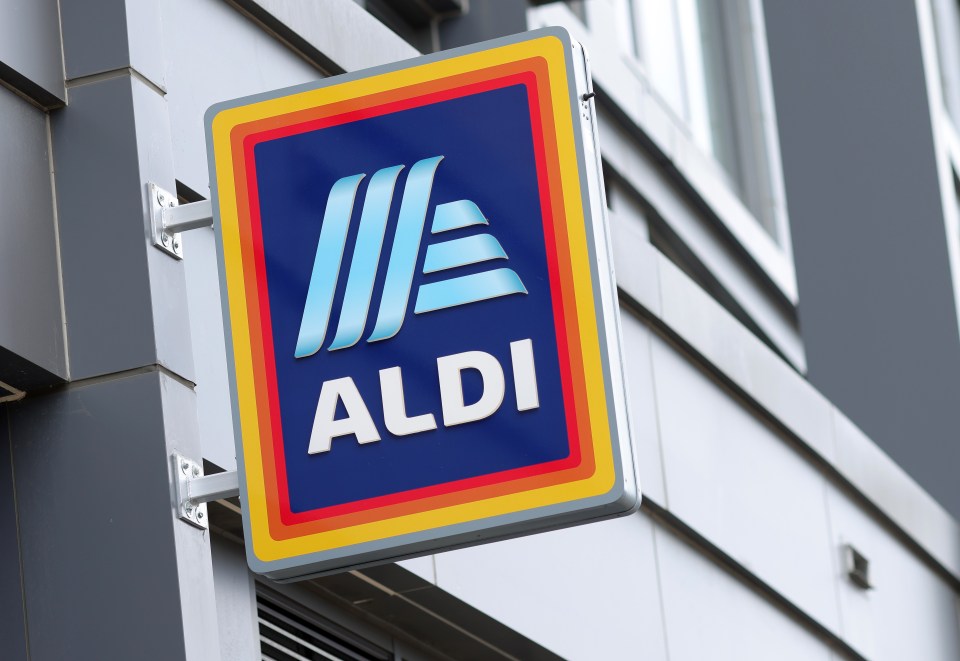 Aldi grocery store sign.