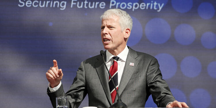 Energy Secretary: U.S. to Oversee Venezuelan Oil Sales ‘Indefinitely’